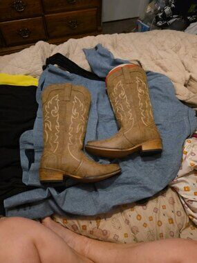 Brown boots size 7